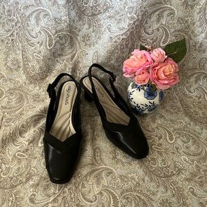 Bala Black Heels Classic Design